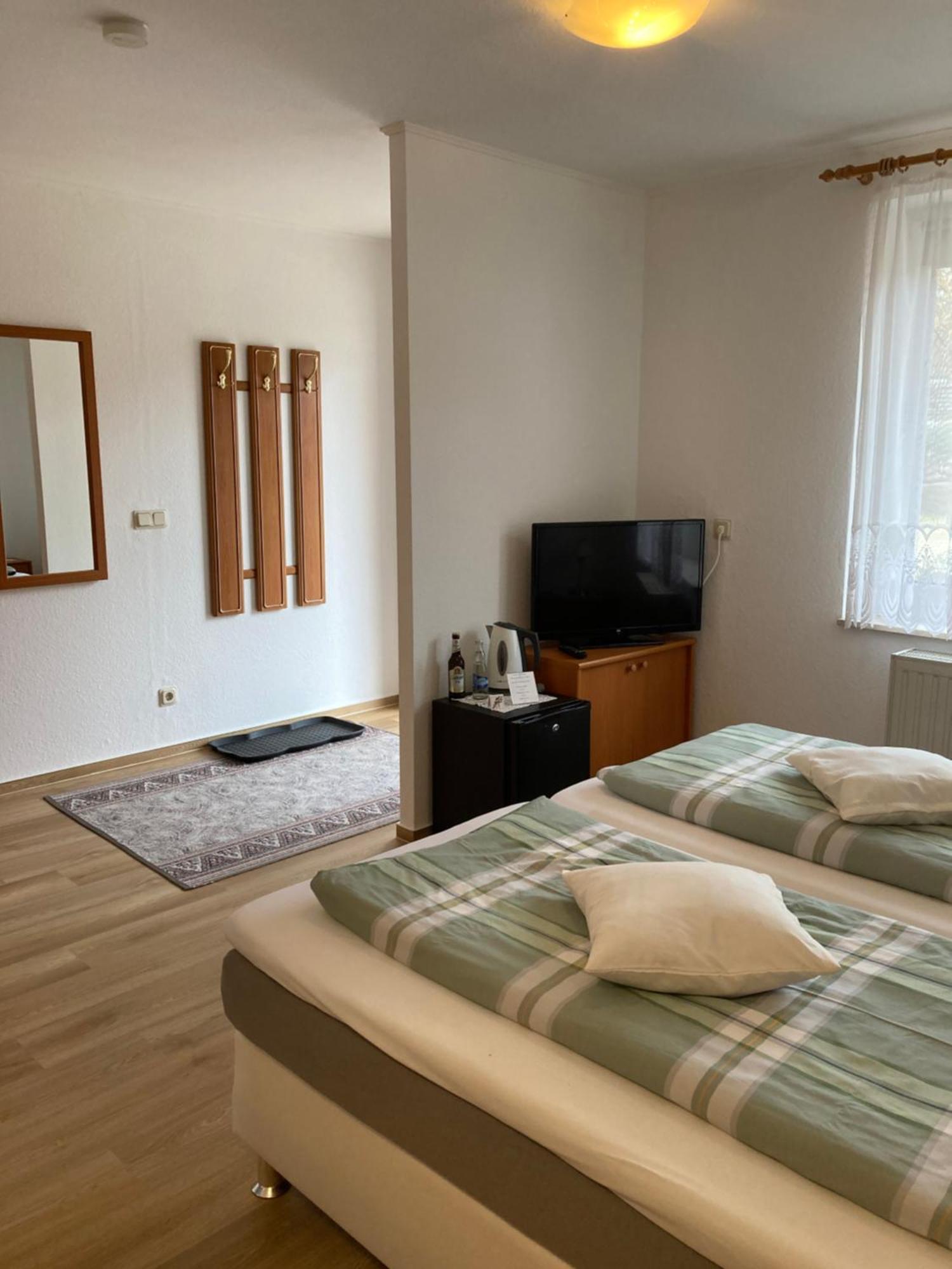 Hotel Am Schlosspark Mallin Habitación foto