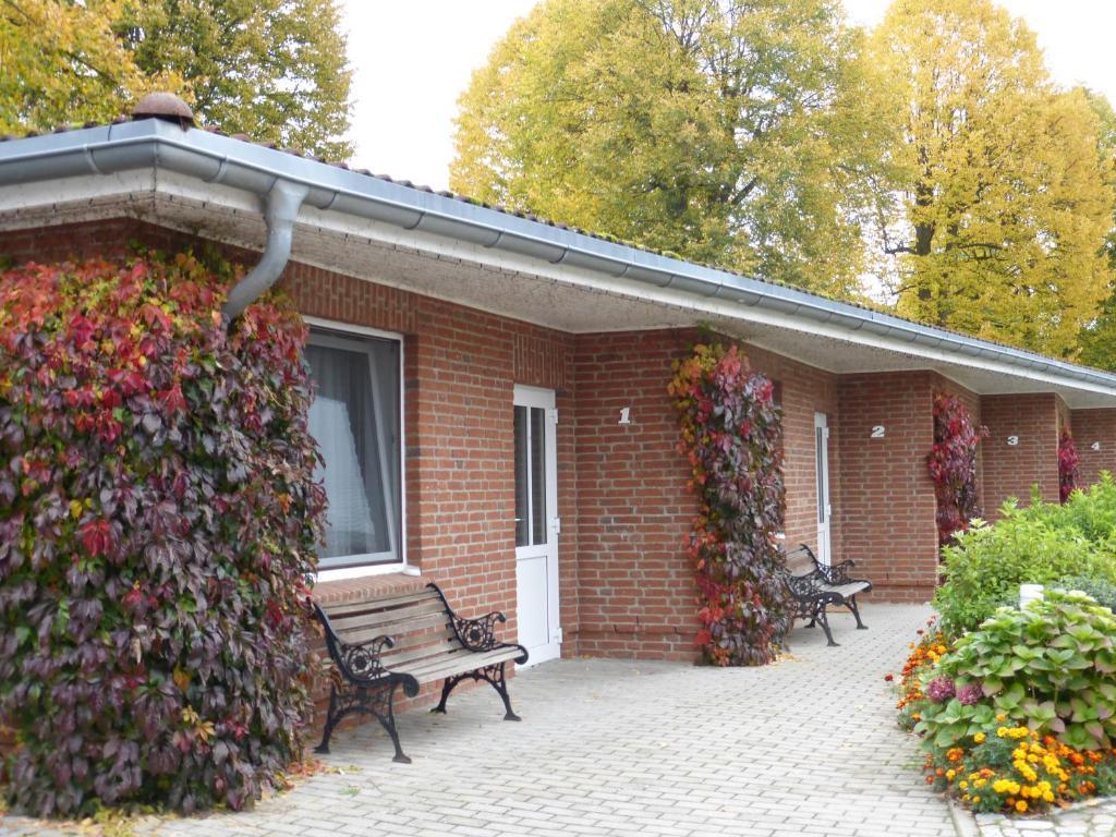 Hotel Am Schlosspark Mallin Exterior foto